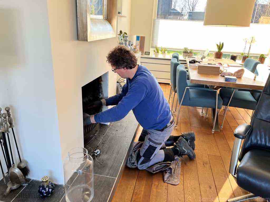 Schouwveger Leerdam kleed schoorsteenreiniger Schouwveger Leerdam kleed schoorsteenreiniger